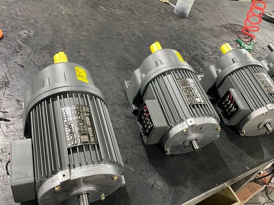 三相齒輪減速電機(jī) 三相齒輪減速電機(jī)