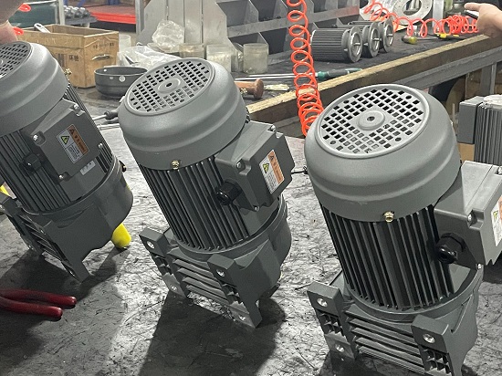 三相齒輪減速電機(jī) 三相齒輪減速電機(jī)