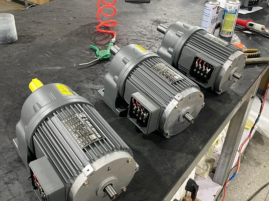 三相齒輪減速電機(jī) 三相齒輪減速電機(jī)